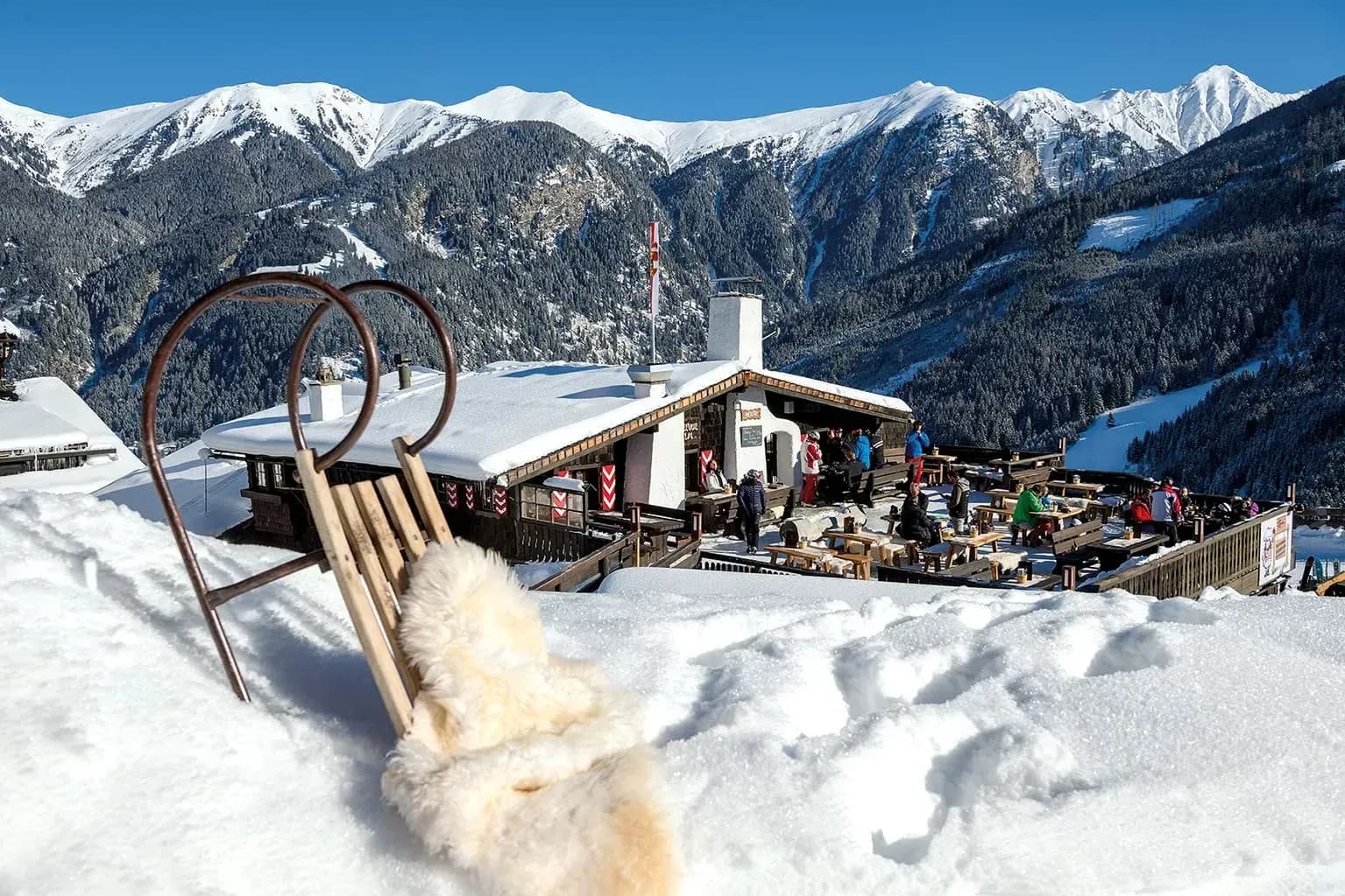 MONDI Bellevue Alm Gastein Rodelpartien auf der Rodelstrecke für die ganze Familie Hüttengemütlichkeit genießen